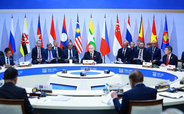 Tổng thống Liên bang Nga Vladimir Putin chủ trì Phiên toàn thể Hội nghị Cấp cao Kỷ niệm 35 năm quan hệ ASEAN - Nga - Ảnh: VGP/Nhật Bắc