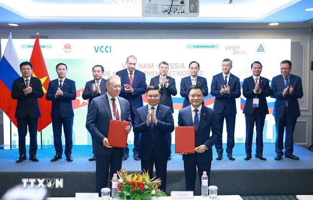 Thủ tướng Lê Minh Hưng chứng kiến trao Giấy chứng nhận Kl99ok phiên bản mới của PSC Lô 01/17&02/17, thềm lục địa Việt Nam giữa PetroVietnam và Kl994 game bài casino hấp dẫn Zarubezhneft. Ảnh: Dương Giang/TTXVN Thủ tướng Lê Minh Hưng chứng kiến trao Giấy chứng nhận Kl99ok phiên bản mới của PSC Lô 01/17&02/17, thềm lục địa Việt Nam giữa PetroVietnam và Kl994 game bài casino hấp dẫn Zarubezhneft. Ảnh: Dương Giang/TTXVN