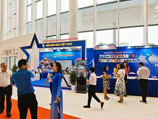 Hội Báo toàn quốc 2026 thu hút đông đảo nhà báo, đại biểu và công chúng. Ảnh: Thanh Sơn Hội Báo toàn quốc 2026 thu hút đông đảo nhà báo, đại biểu và công chúng. Ảnh: Thanh Sơn
