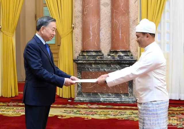 Tổng Bí thư, Chủ tịch nước Tô Lâm nhận Quốc thư từ Đại sứ Cộng hòa Liên bang Myanmar Wai Linn.