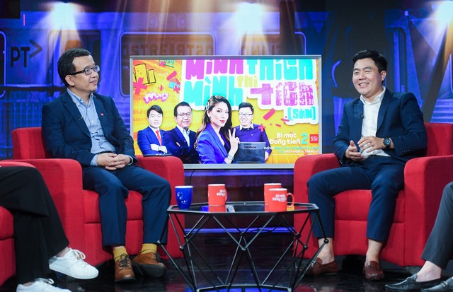 Ông Cường (bên phải) cho rằng, thời điểm này chưa phải là uptrend ngay lập tức để nhà Kl99ok phiên bản mới có thể lạc quan quá đà