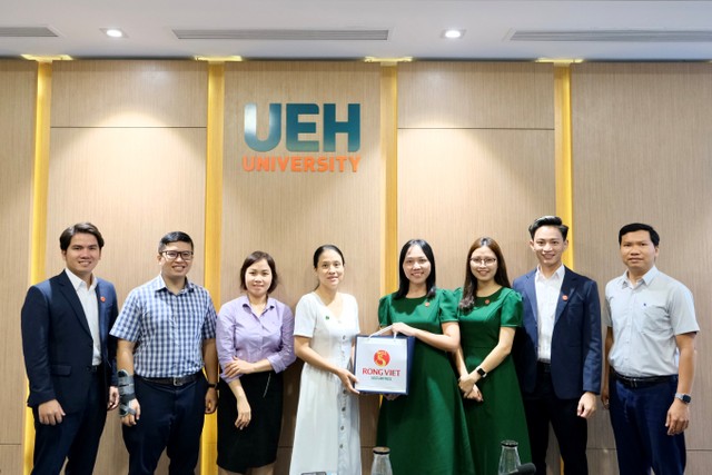 Đại học UEH và Rồng Việt phối hợp triển khai cuộc thi đến sinh viên