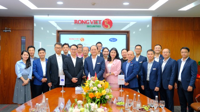 Đại diện Ryobi Group và Rồng Việt tham gia buổi lễ ký kết
