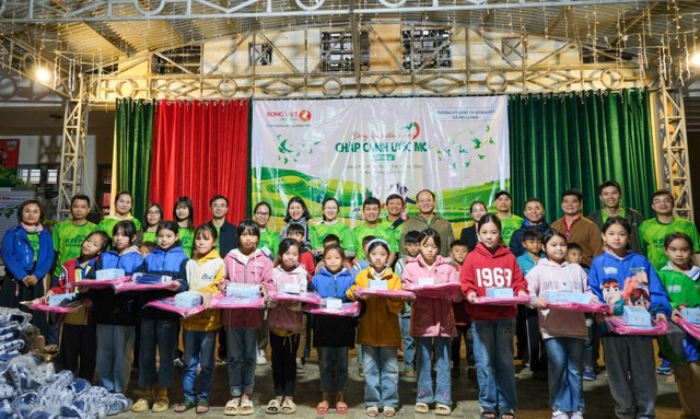 “Đồng hành đến trường - Chắp cánh ước mơ” lần thứ 13 tại tỉnh Lai Châu “Đồng hành đến trường - Chắp cánh ước mơ” lần thứ 13 tại tỉnh Lai Châu