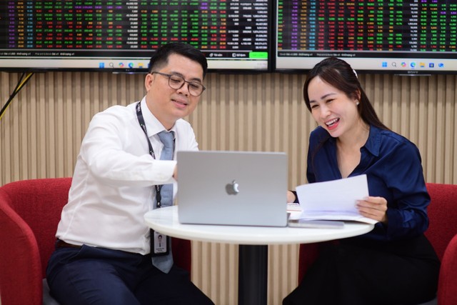 Vietcap mong muốn trở thành người bạn đồng hành tin cậy, mang đến những sản phẩm tối ưu cùng dịch vụ đa dạng, hỗ trợ khách hàng nữ tự tin hơn trên hành trình Kl991.com nạp rút nhanh và hiện thực hóa các mục tiêu của mình