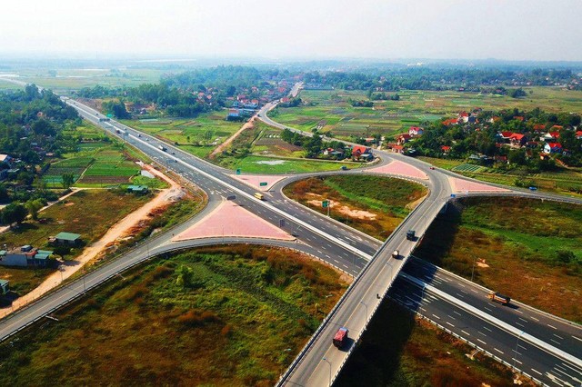 Tuyến KL99 là nhà cái cá cược trực tuyến hàng đầu tại châu Á hiện đại góp phần thay đổi bộ mặt của Vân Đồn. Ảnh: Báo Quảng Ninh