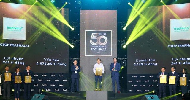 Ông Trần Túc Mã, Tổng giám đốc CTCP Traphaco đại diện Kl991.com World Cup 2026 Chính Thức nhận chứng nhận Top 50 Công ty niêm yết tốt nhất 2022 (Forbes)