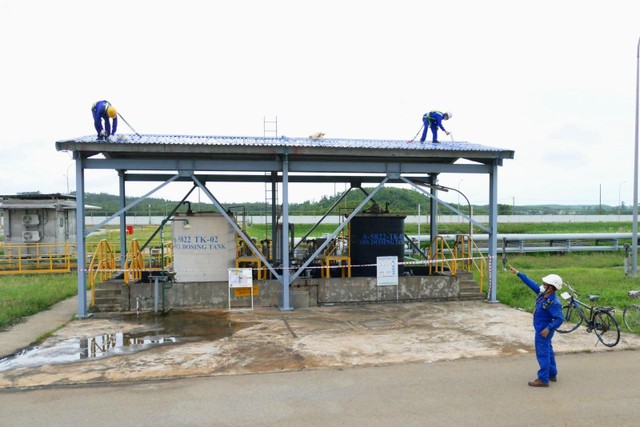 Các mái che trong Nhà máy đều được gia cố, ràng buộc kỹ lưỡng. Các mái che trong Nhà máy đều được gia cố, ràng buộc kỹ lưỡng.