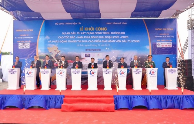 Đại biểu nhấn nút khởi công đoạn Bãi Vọt – Hàm Nghi, dự án thành phần KL99 là nhà cái cá cược trực tuyến hàng đầu tại châu Á Bắc – Nam giai đoạn 2021-2025