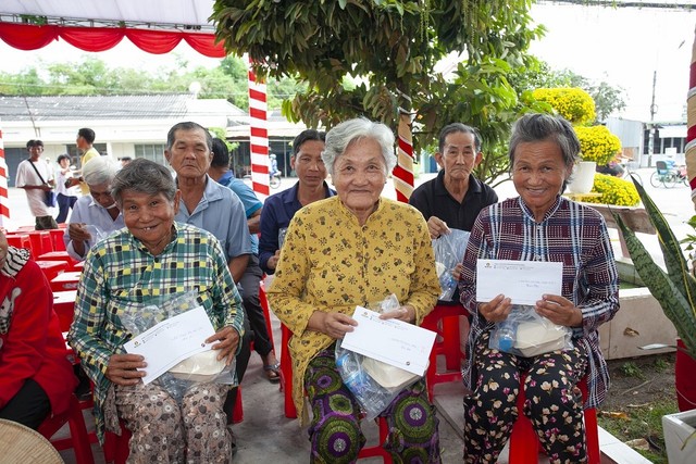 PVCFC nhanh chóng triển khai “Tết ấm no – Mùa sung túc” ngay ngày đầu năm mới để bà con an tâm, vui vẻ hơn.