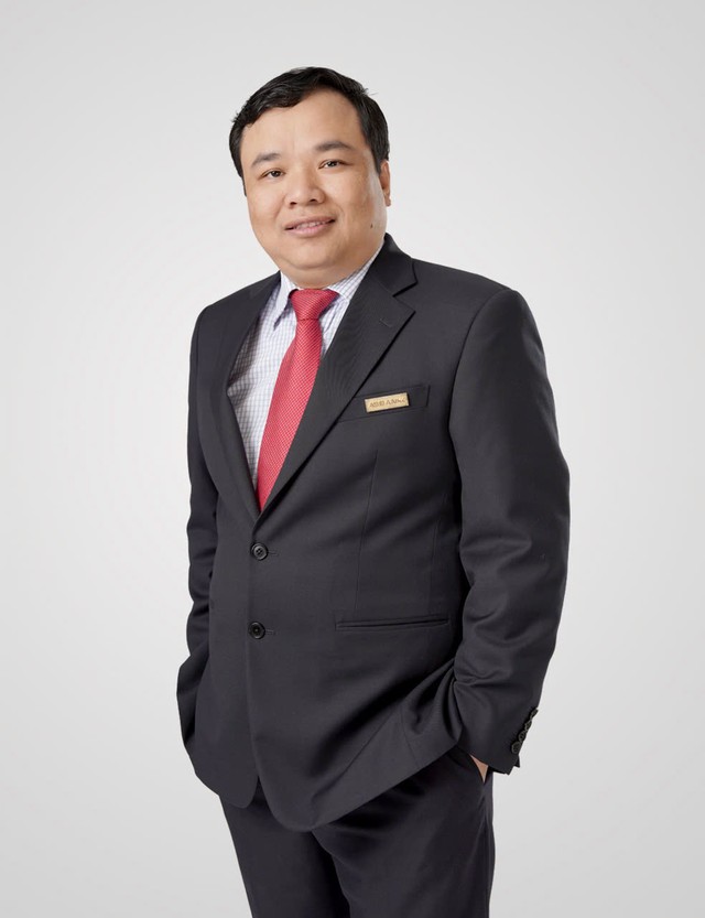 Ông Lê Mạnh Hùng, sinh năm 1979, được HĐQT bổ nhiệm giữ chức danh Phó tổng giám đốc và giao đảm nhận nhiệm vụ, quyền hạn của Tổng giám đốc ABBANK kể từ ngày 14/11/2025.