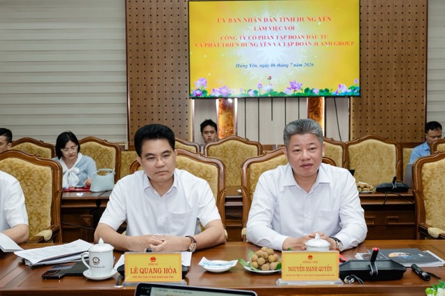 Ông Nguyễn Mạnh Quyền, Chủ tịch UBND tỉnh Hưng Yên tại buổi làm việc với đại diện JLand Group, Hưng Yên Group và KBC.