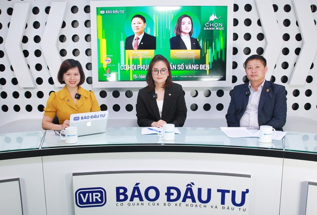 Bà Hoàng Việt Phương (giữa) và ông Bùi Ngọc Dương tại Talkshow Chọn danh mục kỳ 10. Ảnh: Dũng Minh