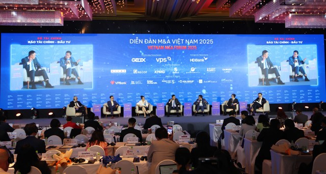 Toàn cảnh phiên thảo luận đầu tiên tại Diễn đàn M&amp;A 2025 (Ảnh: Lê Toàn)