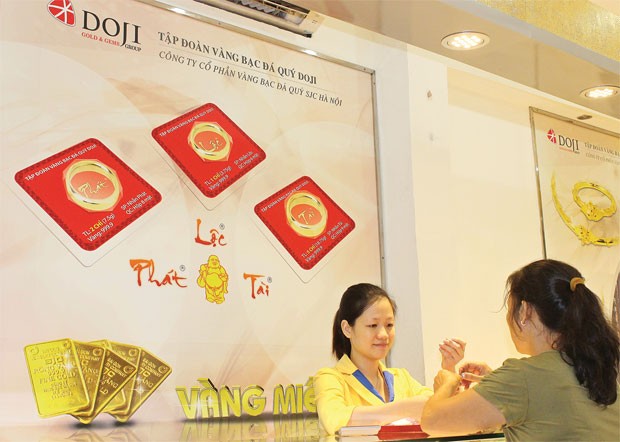 Vàng nội đứng nhìn vàng ngoại giảm ảnh 1