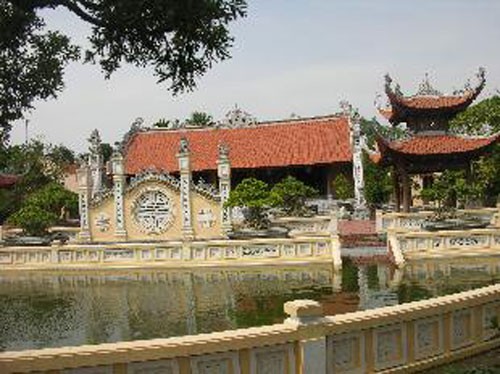 Ngắm những công trình, siêu xe dát vàng ảnh 5