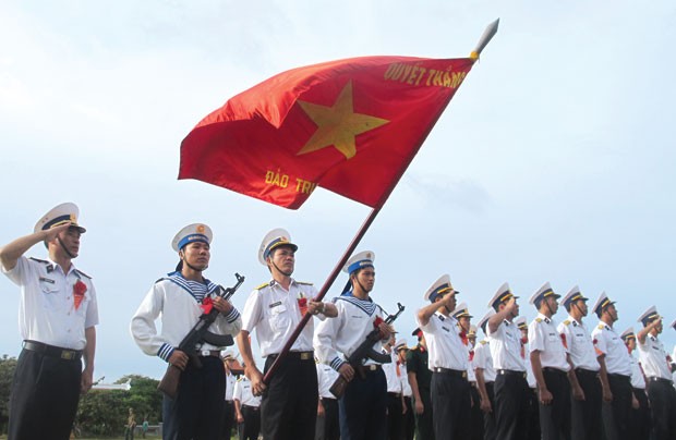 Từ những chuyến tàu ra đảo… ảnh 1