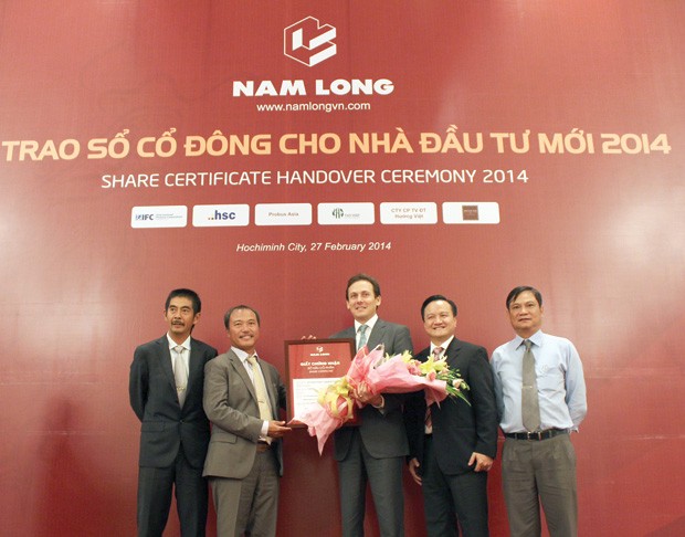 Giữa tuần trước, NLG đã trao sổ Trang Chủ KL99Com Số 1 Link Đăng Ký KL999 cho 6 NĐT mới