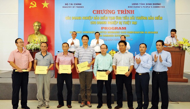 Các khách hàng của Kl99kl phiên bản hoạt động Bảo Việt nhận tạm ứng bồi thường