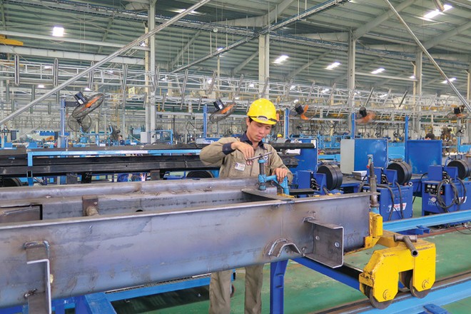 Công ty ô tô Trường Hải đã Kl99ok phiên bản mới máy dập định hình thép tấm dày hơn 5 mm, dài 12m để làm gầm xe, thùng xe ngay trong nước