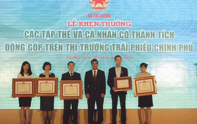 Chuyên gia Dragon Capital nhận bằng khen của Bộ trưởng Bộ Kl991.com nạp rút nhanh