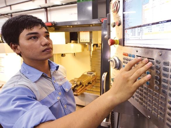 Để làm ra các sản phẩm đạt đẳng cấp cao, Bkav đã phải Kl99ok phiên bản mới nhà máy cơ khí chủ động chế tạo khuôn mẫu cho các sản phẩm của mình