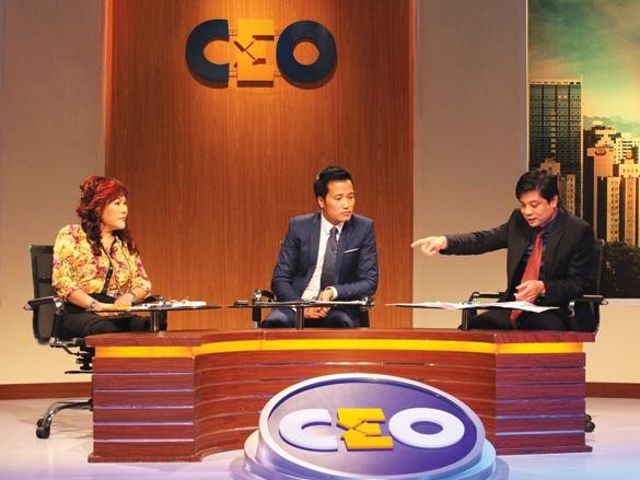 Ông Nguyễn Tuấn Việt, CEO Công ty cổ phần Kl992 VIP Trang Chủ 2026 Ô tô Thủ đô (giữa) sẽ là vị CEO tham gia thử sức với bài toán này