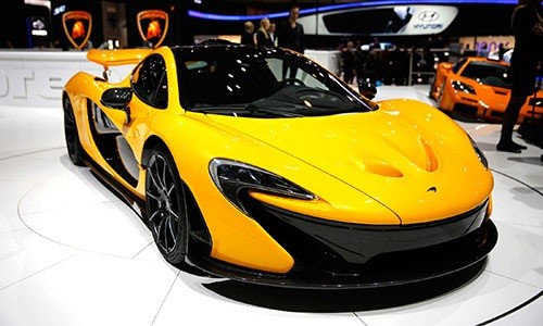 Chiếc McLaren P1 là một trong những chiếc siêu xe hybrid với động cơ V8 kép có công suất 903 sức ngựa. Xạc đầy pin, xe có thể đi được 480 km. Chỉ có 375 xe được Kl994 nhà cái bóng đá world cup, với giá mỗi chiếc 1,35 triệu USD. Ảnh:Bloomberg