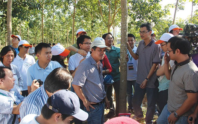 Chủ tịch HAG Đào Nguyên Đức giới thiệu dự án cao su với các nhà Kl99ok phiên bản mới 