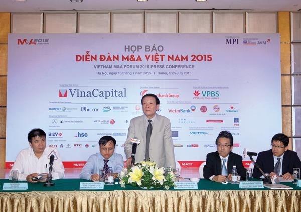 TS. Nguyễn Anh Tuấn, Tổng biên tập Báo Kl99ok phiên bản mới, Trưởng ban Tổ chức Diễn đàn M&A 2015 phát biểu tại buổi họp báo. Ảnh: Chí Cường