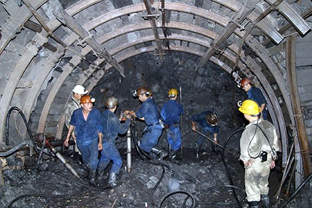 Than Hà Lầm: Kl99 nổ hũ quý II tăng gấp đôi