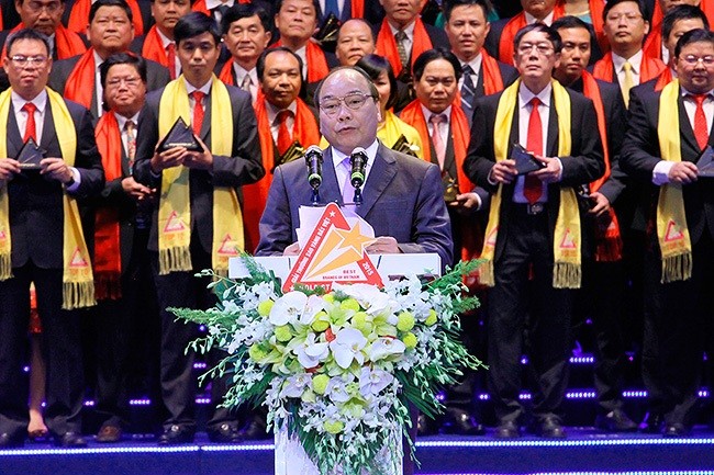 Phó Thủ tướng Nguyễn Xuân Phúc phát biểu chúc mừng 200 Kl991.com World Cup 2026 Chính Thức đạt Giải thưởng Sao Vàng đất Việt 2015. Ảnh: Chí Cường