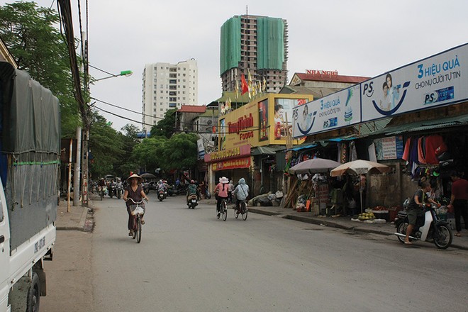 Một con đường nhìn rất hiền hòa vào lúc chưa tan tầm 