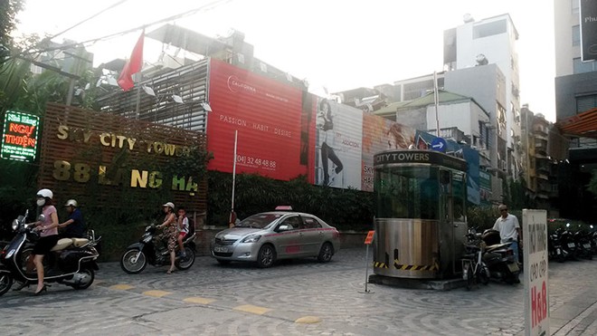 Đường vào Dự án Sky City 88 Láng Hạ luôn là “điểm đen” tắc đường.
ảnh: Trọng Tuyến
