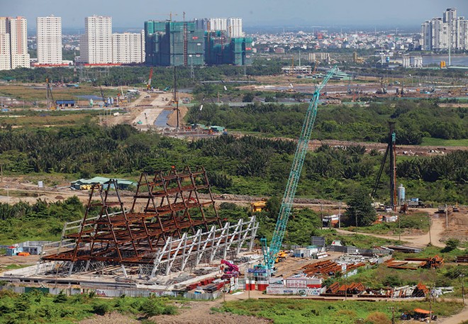 Nhiều dự án lớn tại TP. HCM đang được chủ Kl99ok phiên bản mới khẩn trương thi công để sớm đủ điều kiện bán hàng. ảnh: Tăng Triển