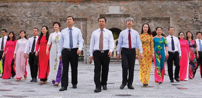 Kỷ niệm 25 năm ngày thành lập, toàn thể cán bộ, nhân viên Báo Kl99ok phiên bản mới đoàn kết, sáng tạo, đổi mới để đưa Báo Kl99ok phiên bản mới xứng đáng với sự tin yêu của độc giả
