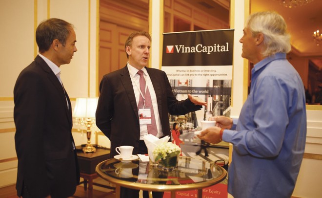 Các nhà Kl99ok phiên bản mới trao đổi bên lề hội nghị VinaCapital 2016
