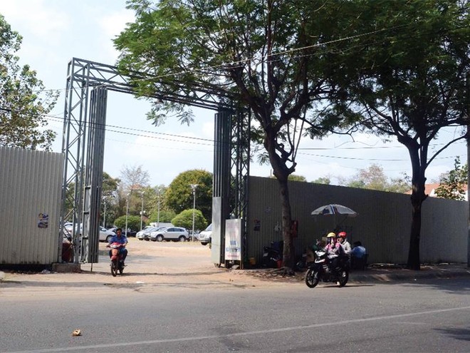 Dự án Trung tâm Kl991.com nạp rút nhanh Việt Nam (VFC) vẫn là bãi đất hoang sau gần chục năm được cấp phép. Ảnh: H.S