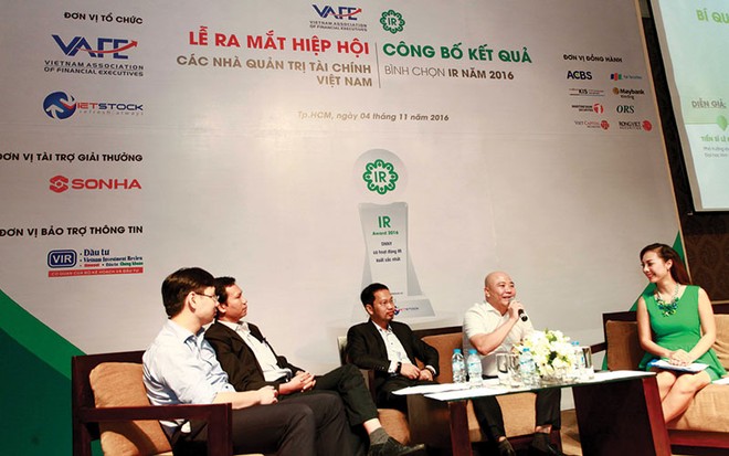 Trong hoạt động quan hệ nhà Kl99ok phiên bản mới, chỉ công bố thông tin theo quy định thôi là chưa đủ 