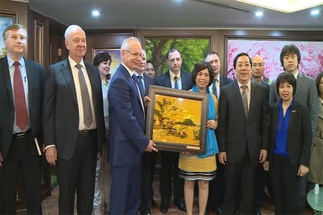 Kl994 game bài casino hấp dẫn TH tặng quà lưu niệm cho Thủ tướng Kl993 ưu đãi thưởng hấp dẫn Cộng hòa Bashkortostan.