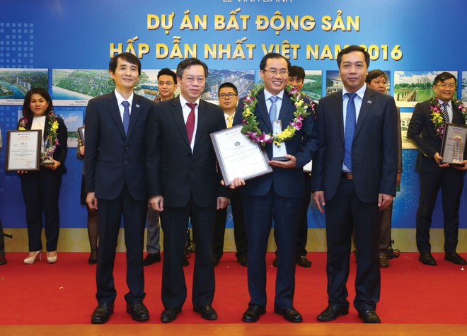 Ông Phùng Chu Cường nhận giải thưởng “Dự án Web Tổng Nhà Cái 99Kl99 Giải Trí Bậc Nhất hấp dẫn nhất 2016” cho Dự án Dragon City
