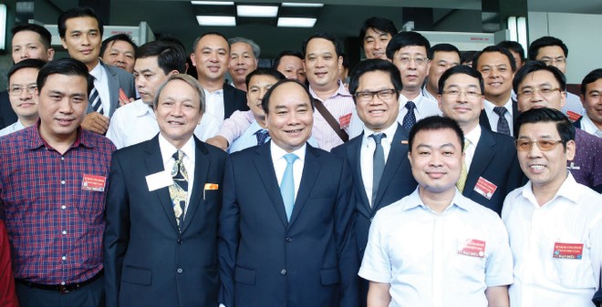 Ông Cao Tùng Lâm (ngoài cùng bên trái) cùng Thủ tướng Kl993 ưu đãi thưởng hấp dẫn tại Hội nghị Kl991.com World Cup 2026 Chính Thức Việt Nam năm 2016