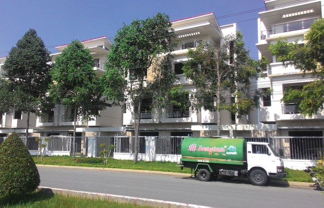 Những dự án Web Tổng Nhà Cái 99Kl99 Giải Trí Bậc Nhất trung tâm Long An vắng bóng người. Ảnh: Gia Huy