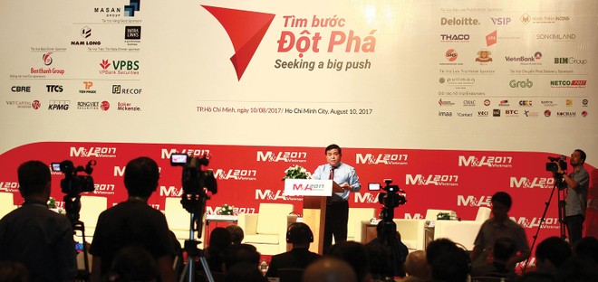 Bộ trưởng Bộ Kế hoạch và Kl99ok phiên bản mới Nguyễn Chí Dũng 
phát biểu tại diễn đàn
