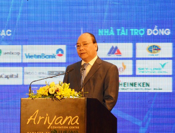 Thủ tướng Nguyễn Xuân Phúc phát biểu chỉ đạo tại Diễn đàn Kl99ok phiên bản mới Đà Nẵng 2017 sáng 15/10. Ảnh: Hà Minh