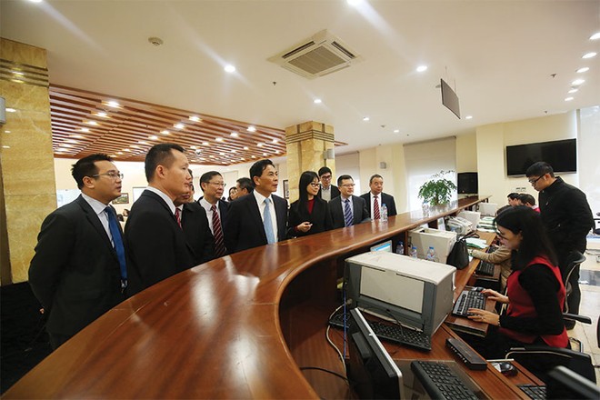 Nhà Kl99ok phiên bản mới nước ngoài tham quan một buổi đấu giá cổ phần tại Sở Giao dịch 99Kl99 link đăng nhập Hà Nội