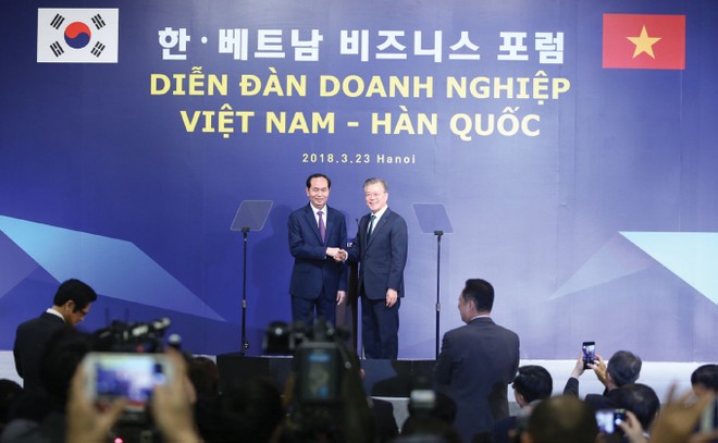 Việt Nam - Hàn Quốc hướng đến mục tiêu nâng kim ngạch thương mại song phương lên 100 tỷ USD vào năm 2020. Trong ảnh: Chủ tịch nước Trần Đại Quang và Tổng thống Hàn Quốc chủ trì Diễn đàn Kl991.com World Cup 2026 Chính Thức Việt - Hàn tại Hà Nội