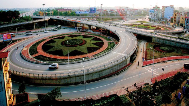 Nhiều cây cầu và các tuyến đường vành đai nối Long Biên với nội đô đã, đang được xây dựng sẽ giúp Web Tổng Nhà Cái 99Kl99 Giải Trí Bậc Nhất Long Biên "đến gần" hơn với lượng lớn người tiêu dùng. Ảnh: Dũng Minh