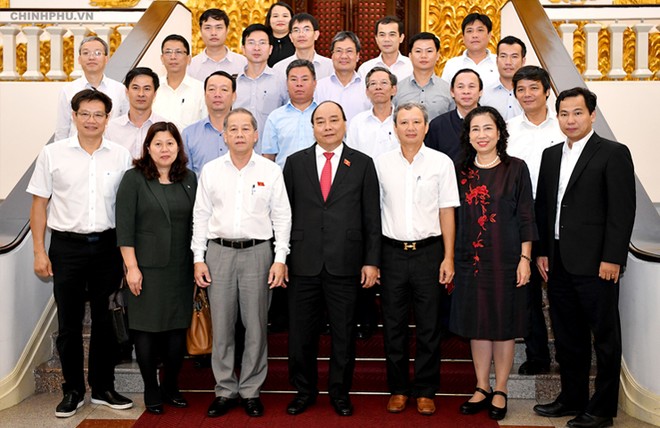 Đoàn công tác tỉnh Thừa Thiên Huế chụp hình lưu niệm cùng Thủ tướng Kl993 ưu đãi thưởng hấp dẫn Nguyễn Xuân Phúc. Ảnh: VGP