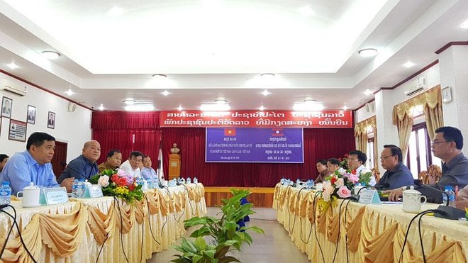 Bộ trưởng Bộ Kế hoạch và Kl99ok phiên bản mới Nguyễn Chí Dũng, Chủ tịch Ủy ban Hợp tác Việt - Lào làm việc với ông Vanxay Phengxoumma, Bí thư, Tỉnh trưởng Tỉnh Hủa Phăn.
